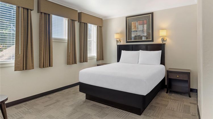 Best Western Wesley Inn & Suites Room