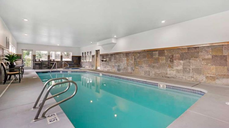 Best Western Plus Lincoln Hotel Pool