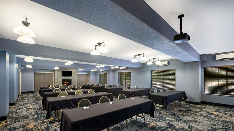 <b>Best Western Plus Peppertree Auburn Inn Meeting</b>. Images powered by <a href="https://iceportal.shijigroup.com/" title="IcePortal" target="_blank">IcePortal</a>.