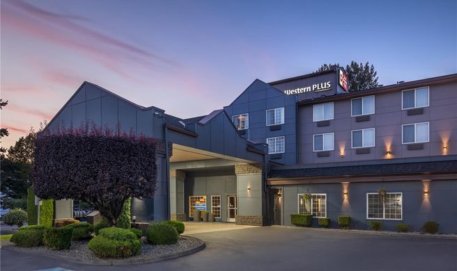 Best Western Plus Peppertree Auburn Inn Exterior