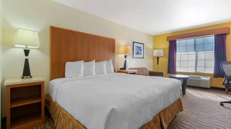 Best Western Plus Park Place Inn & Suite Room