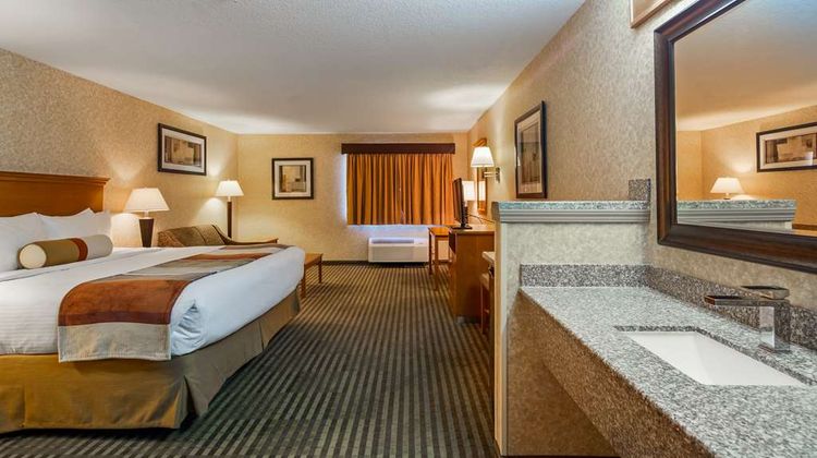 Best Western Rama Inn Room
