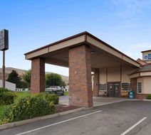 Best Western Rama Inn Exterior