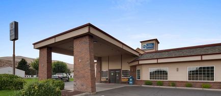 Best Western Rama Inn Exterior