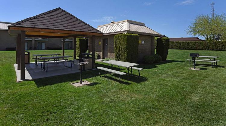 Best Western Plus Ahtanum Inn Exterior