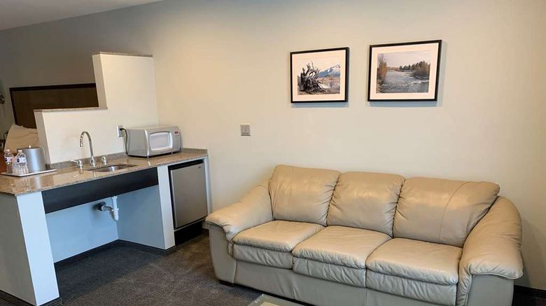 <b>Best Western Snowcap Lodge Suite</b>. Images powered by <a href="https://iceportal.shijigroup.com/" title="IcePortal" target="_blank">IcePortal</a>.