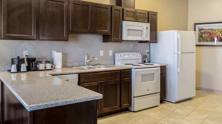Best Western Plus Grapevine Inn Room