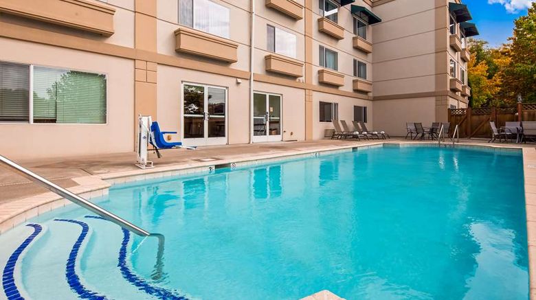 <b>Best Western Plus Edmonds Harbor Inn Pool</b>. Images powered by <a href="https://iceportal.shijigroup.com/" title="IcePortal" target="_blank">IcePortal</a>.