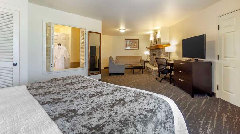<b>Best Western Plus Edmonds Harbor Inn Suite</b>. Images powered by <a href="https://iceportal.shijigroup.com/" title="IcePortal" target="_blank">IcePortal</a>.