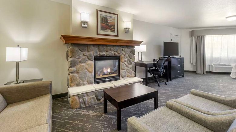 <b>Best Western Plus Edmonds Harbor Inn Suite</b>. Images powered by <a href="https://iceportal.shijigroup.com/" title="IcePortal" target="_blank">IcePortal</a>.