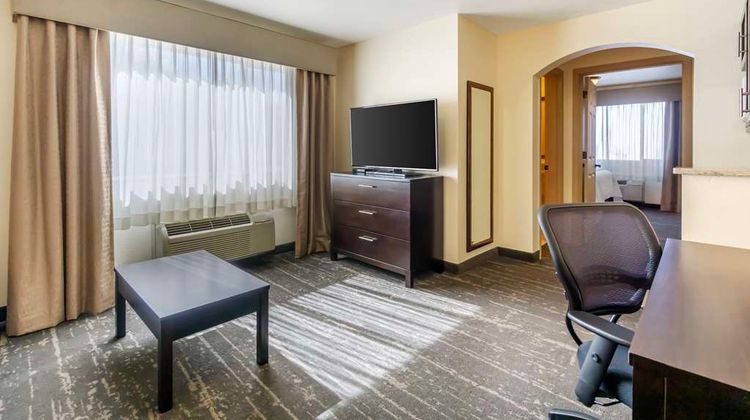 Best Western Plus Edmonds Harbor Inn Suite