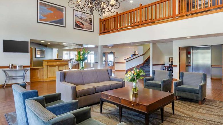 <b>Best Western Plus Edmonds Harbor Inn Lobby</b>. Images powered by <a href="https://iceportal.shijigroup.com/" title="IcePortal" target="_blank">IcePortal</a>.