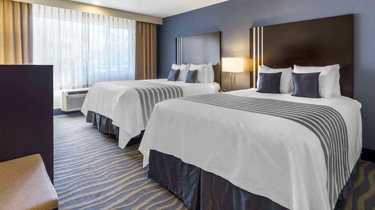 Best Western Plus Edmonds Harbor Inn Room