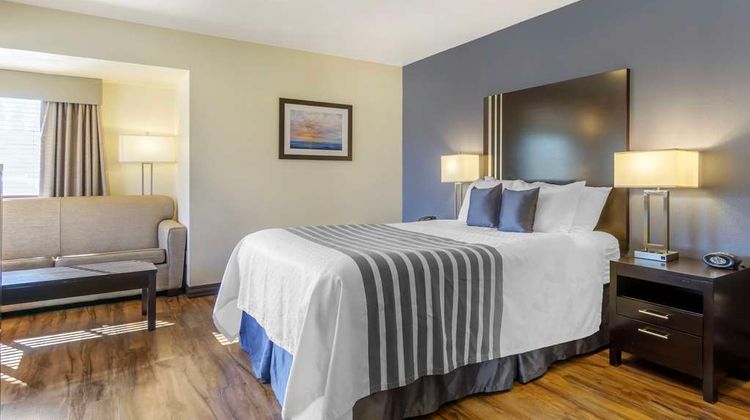 Best Western Plus Edmonds Harbor Inn Room