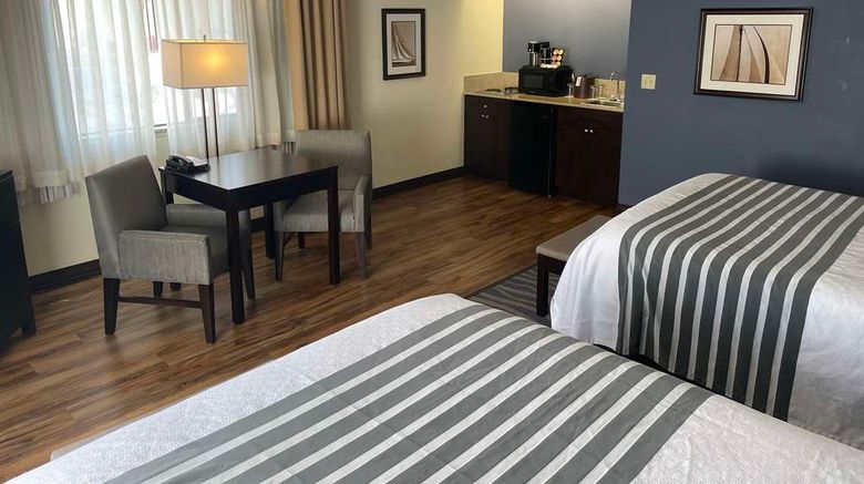 <b>Best Western Plus Edmonds Harbor Inn Room</b>. Images powered by <a href="https://iceportal.shijigroup.com/" title="IcePortal" target="_blank">IcePortal</a>.