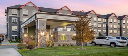Best Western Plus Peppertree Inn at Omak Exterior