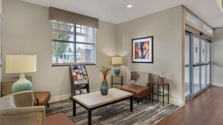 <b>Best Western Plus Arlington/Marysville Lobby</b>. Images powered by <a href="https://iceportal.shijigroup.com/" title="IcePortal" target="_blank">IcePortal</a>.
