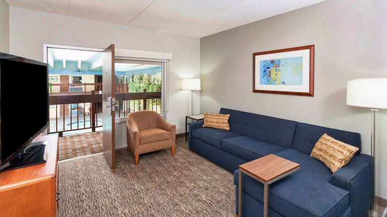 <b>Best Western Bridgeview Hotel Suite</b>. Images powered by <a href="https://iceportal.shijigroup.com/" title="IcePortal" target="_blank">IcePortal</a>.
