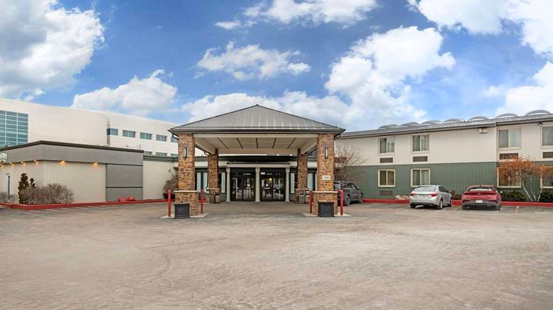 <b>Best Western Green Bay Inn Exterior</b>. Images powered by <a href="https://iceportal.shijigroup.com/" title="IcePortal" target="_blank">IcePortal</a>.