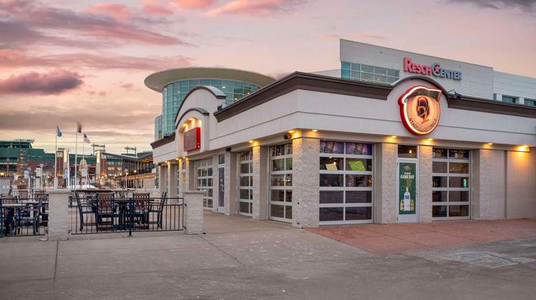 <b>Best Western Green Bay Inn Exterior</b>. Images powered by <a href="https://iceportal.shijigroup.com/" title="IcePortal" target="_blank">IcePortal</a>.