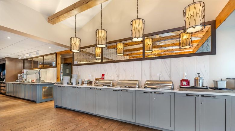 <b>Best Western Plus InnTowner Madison Restaurant</b>. Images powered by <a href="https://iceportal.shijigroup.com/" title="IcePortal" target="_blank">IcePortal</a>.
