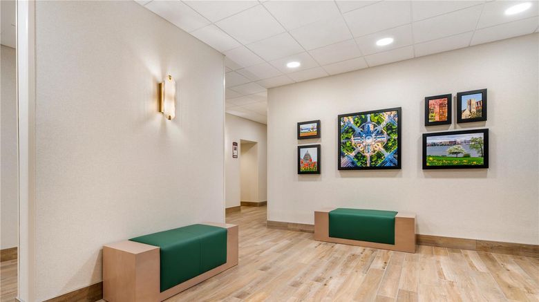 <b>Best Western Plus InnTowner Madison Lobby</b>. Images powered by <a href="https://iceportal.shijigroup.com/" title="IcePortal" target="_blank">IcePortal</a>.