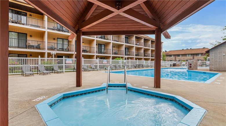 <b>Best Western Ambassador Inn & Suites Pool</b>. Images powered by <a href="https://iceportal.shijigroup.com/" title="IcePortal" target="_blank">IcePortal</a>.