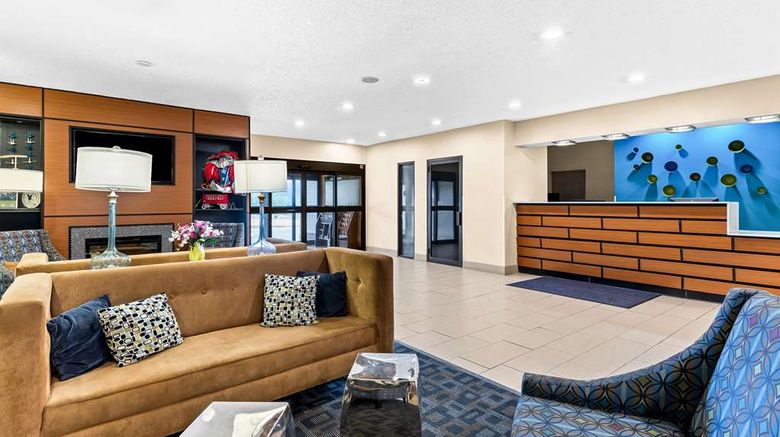 <b>Best Western Baraboo Inn Lobby</b>. Images powered by <a href="https://iceportal.shijigroup.com/" title="IcePortal" target="_blank">IcePortal</a>.