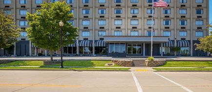 Best Western Riverfront Inn Exterior