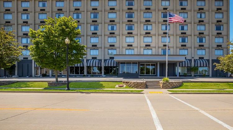 Best Western Riverfront Inn Exterior