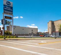 Best Western Riverfront Inn Exterior