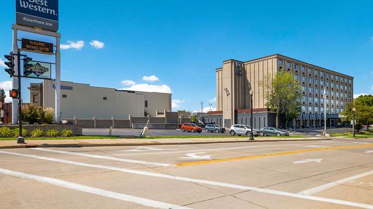 Best Western Riverfront Inn Exterior