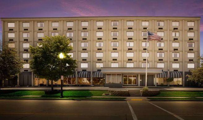 Best Western Riverfront Inn Exterior