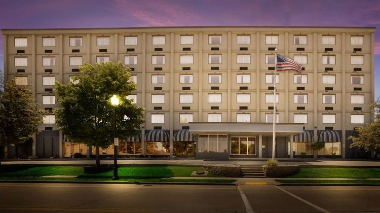 Best Western Riverfront Inn Exterior