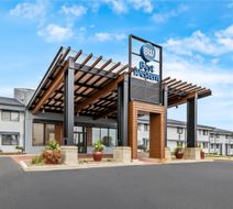 Best Western West Towne Suites Exterior