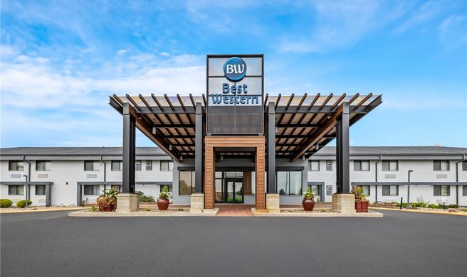 Best Western West Towne Suites Exterior