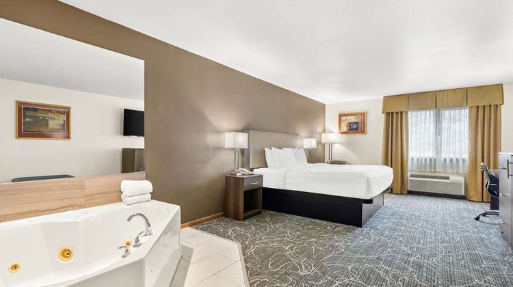 Best Western West Towne Suites Room