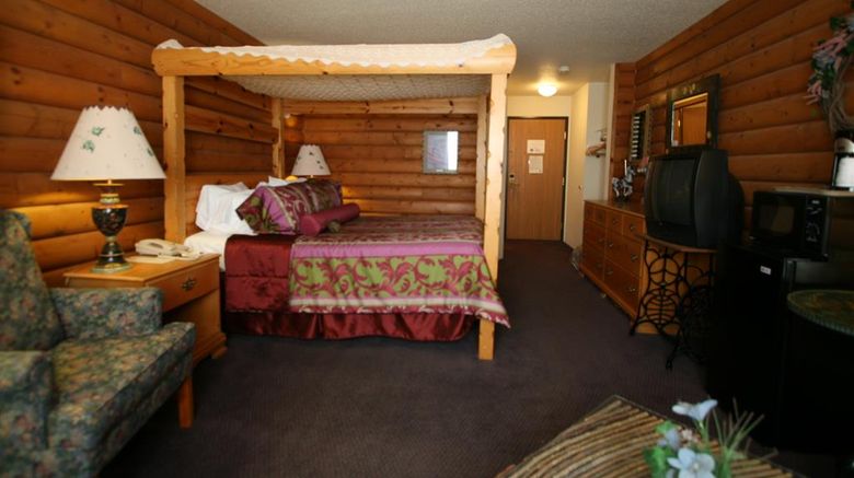 <b>Best Western Dodgeville Inn & Suites Suite</b>. Images powered by <a href="https://iceportal.shijigroup.com/" title="IcePortal" target="_blank">IcePortal</a>.