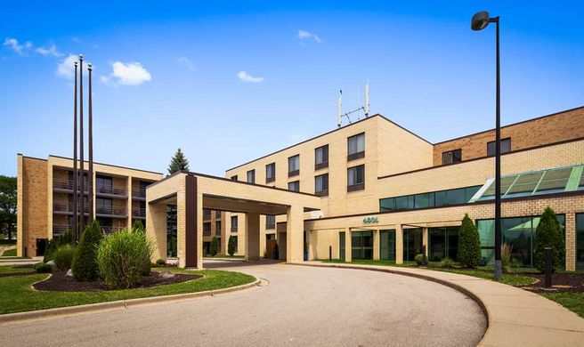 Best Western East Towne Suites Exterior