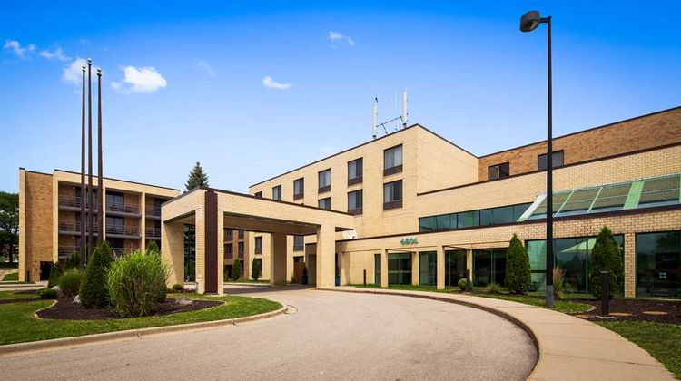 Best Western East Towne Suites Exterior