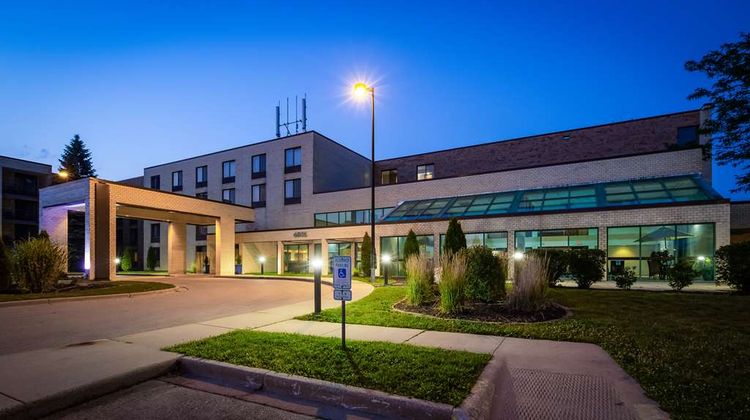 Best Western East Towne Suites Exterior