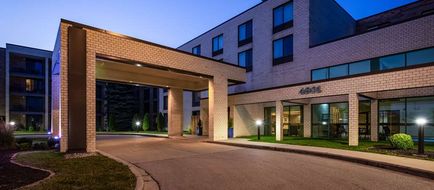 Best Western East Towne Suites Exterior