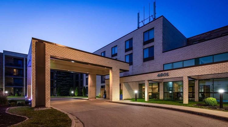 Best Western East Towne Suites Exterior