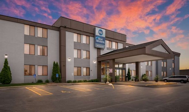 Best Western Waukesha Grand Exterior