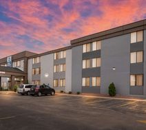 Best Western Waukesha Grand Exterior