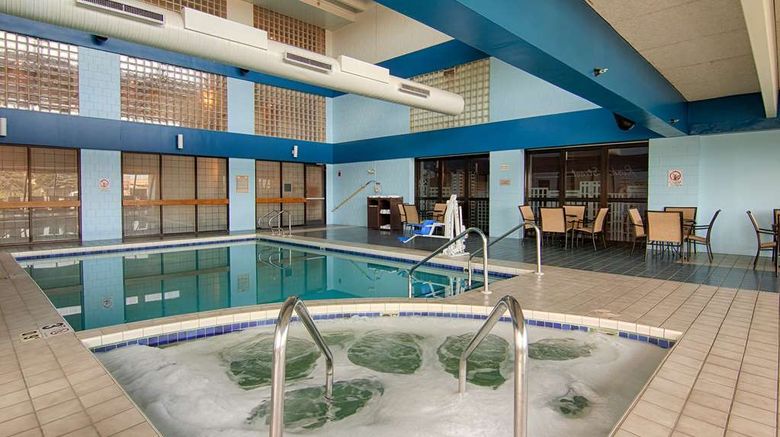 <b>Best Western Executive Inn Pool</b>. Images powered by <a href="https://iceportal.shijigroup.com/" title="IcePortal" target="_blank">IcePortal</a>.