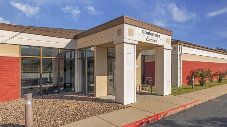 Best Western Plus Conference Center Exterior