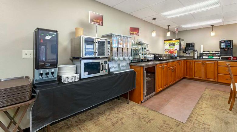 <b>Best Western Plus Concord Inn Restaurant</b>. Images powered by <a href="https://iceportal.shijigroup.com/" title="IcePortal" target="_blank">IcePortal</a>.