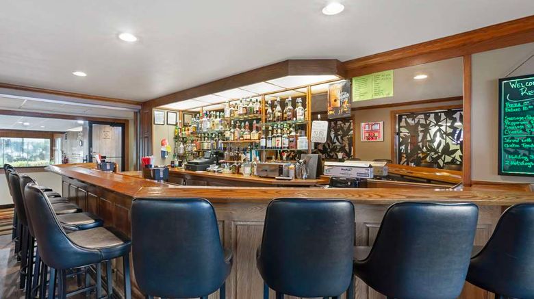 <b>Best Western Plus Concord Inn Restaurant</b>. Images powered by <a href="https://iceportal.shijigroup.com/" title="IcePortal" target="_blank">IcePortal</a>.