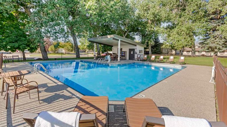 <b>Best Western Sunset Inn Pool</b>. Images powered by <a href="https://iceportal.shijigroup.com/" title="IcePortal" target="_blank">IcePortal</a>.